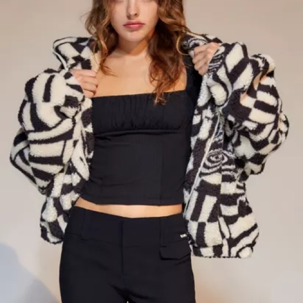 UO Ruched Long Sleeve Top - Picture 5 of 5